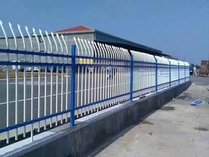 铁路水泥护栏工程清包工承包价格与施工队选择参考